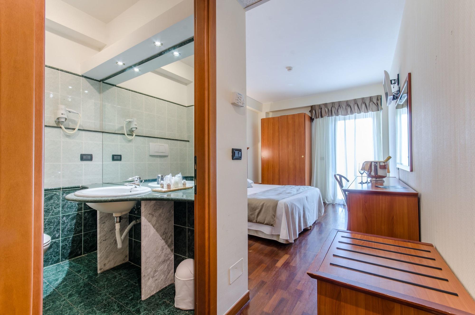 Hotel Federico II L'Aquila Luaran gambar