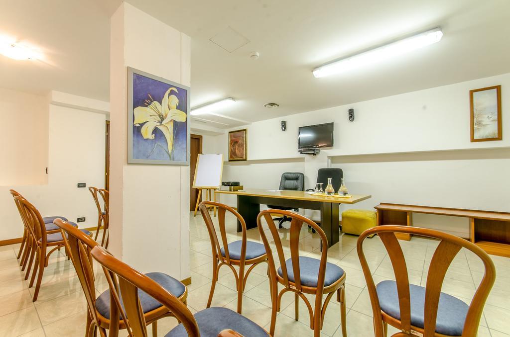 Hotel Federico II L'Aquila Luaran gambar