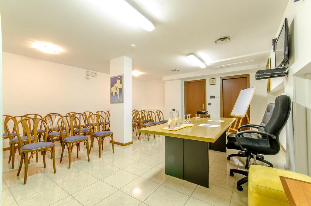 Hotel Federico II L'Aquila Luaran gambar