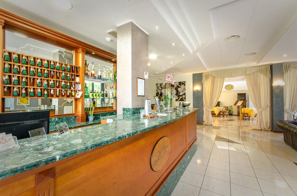 Hotel Federico II L'Aquila Luaran gambar