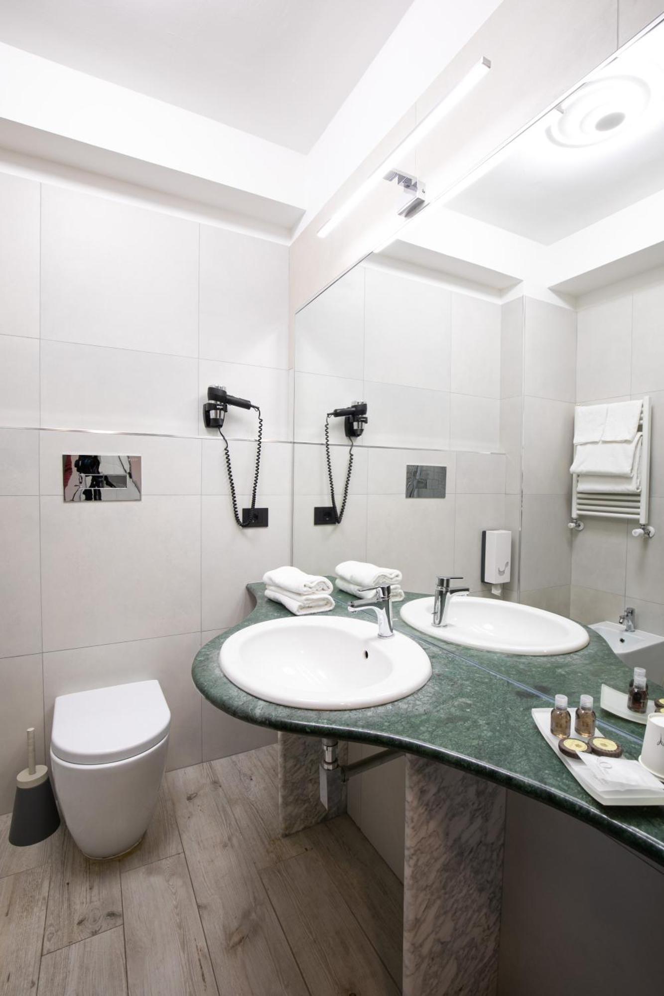 Hotel Federico II L'Aquila Luaran gambar