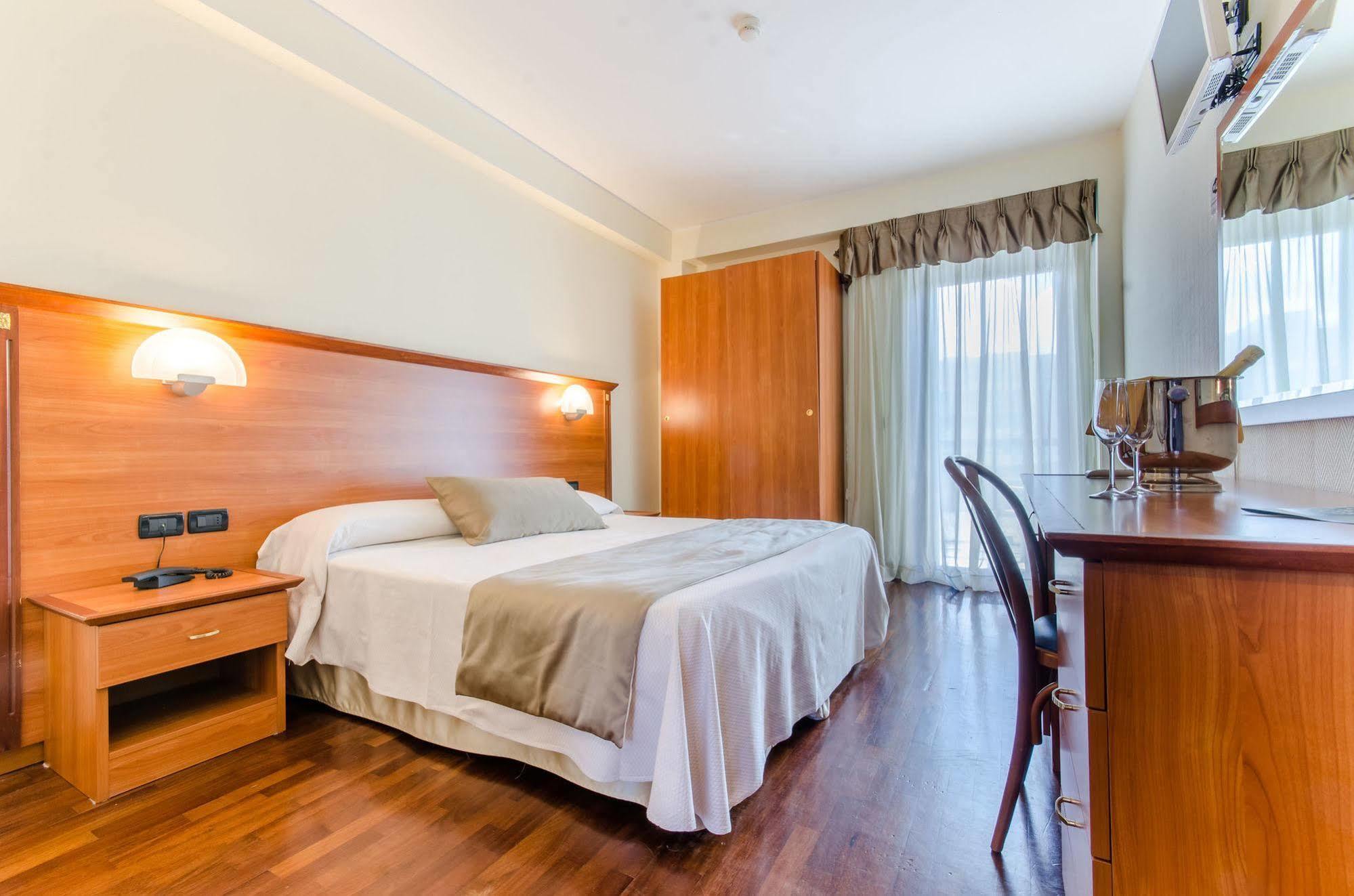 Hotel Federico II L'Aquila Luaran gambar
