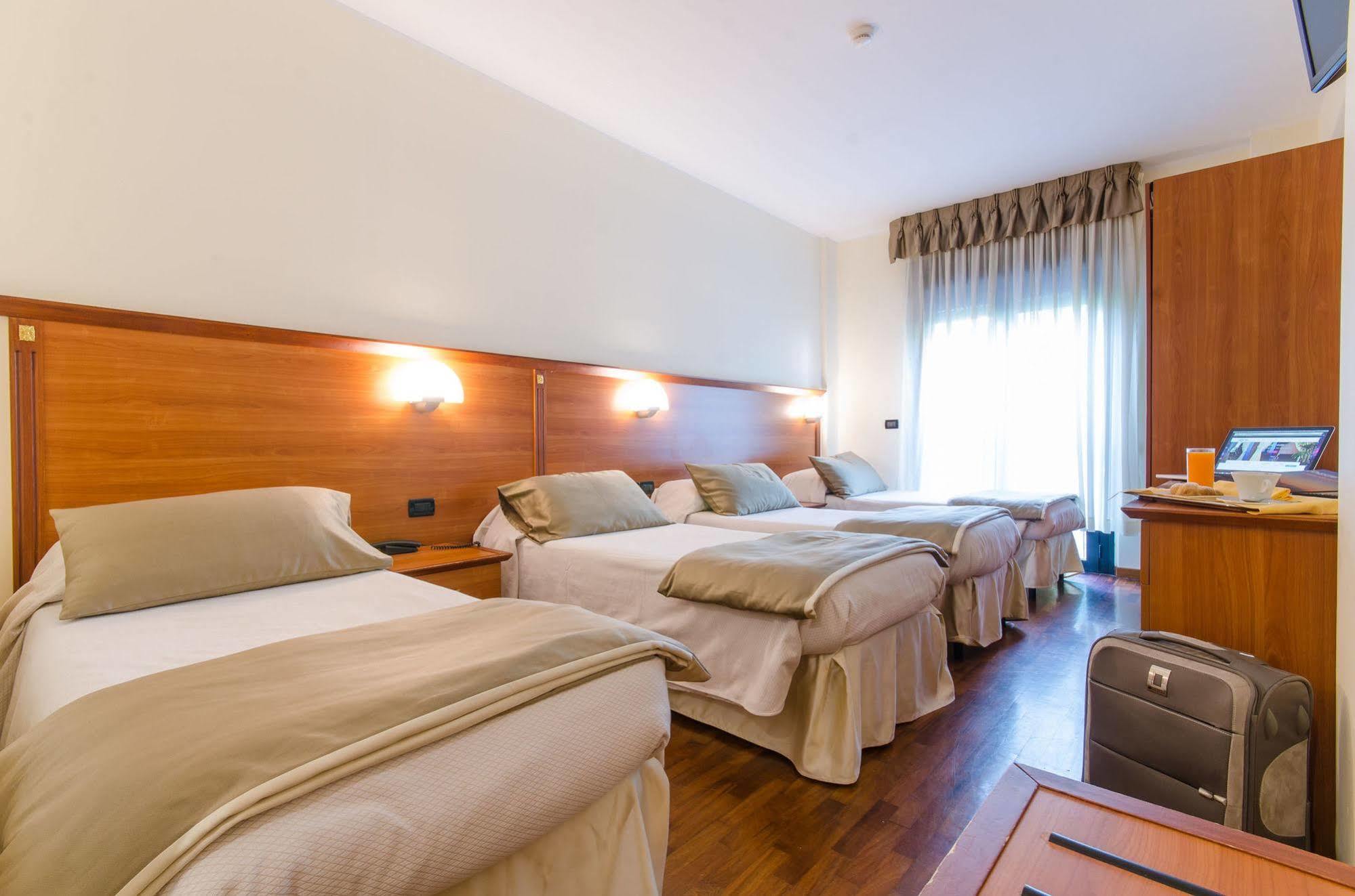Hotel Federico II L'Aquila Luaran gambar