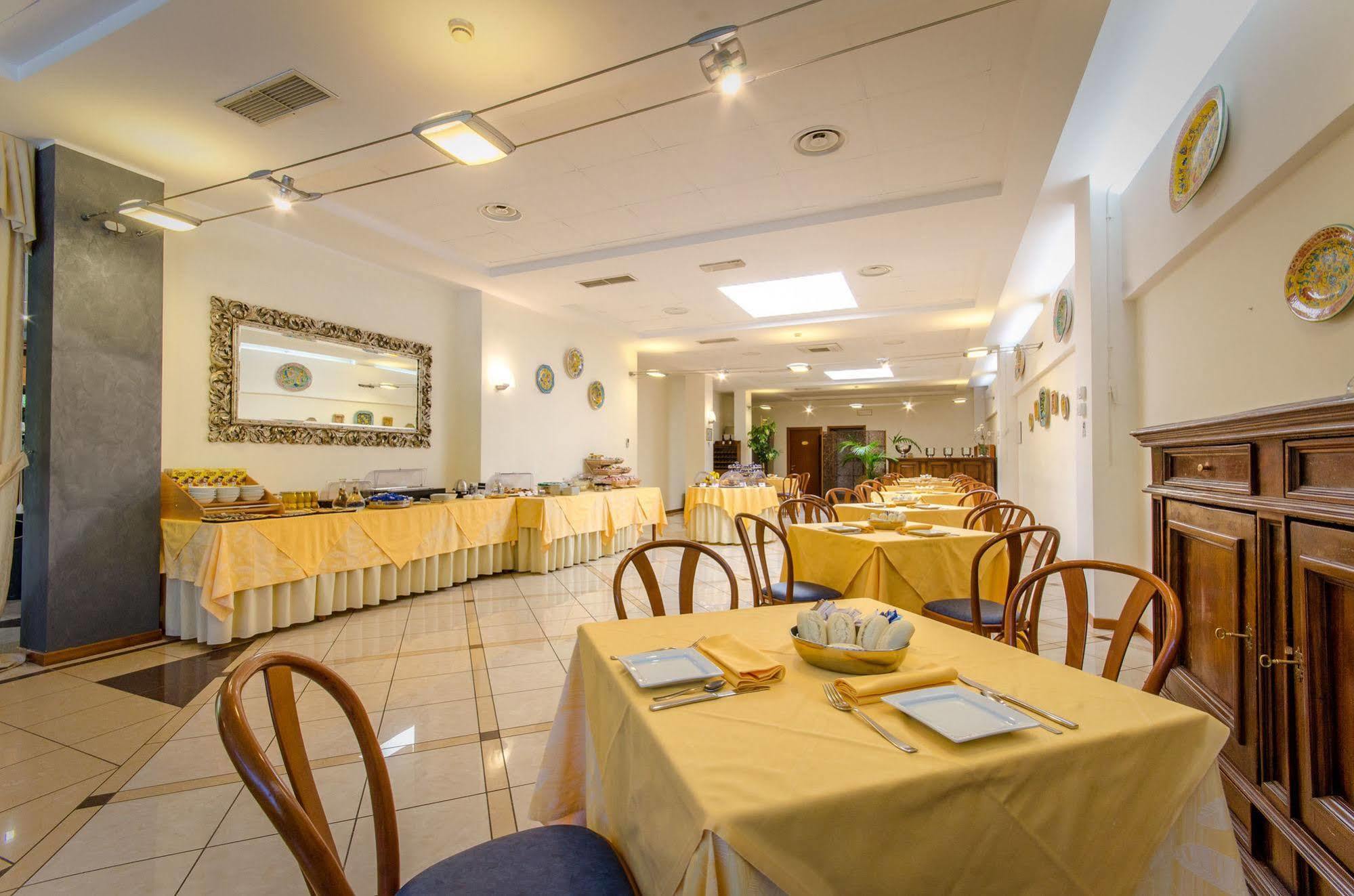Hotel Federico II L'Aquila Luaran gambar