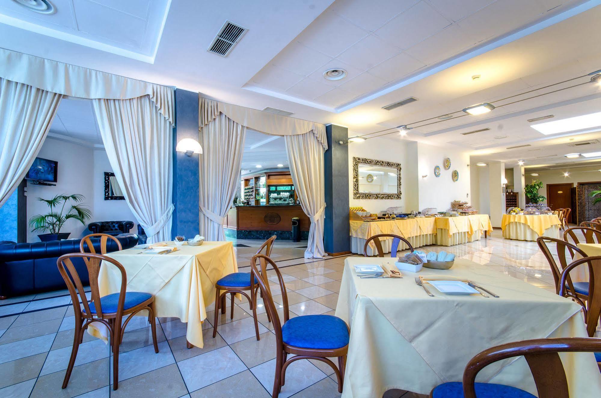Hotel Federico II L'Aquila Luaran gambar